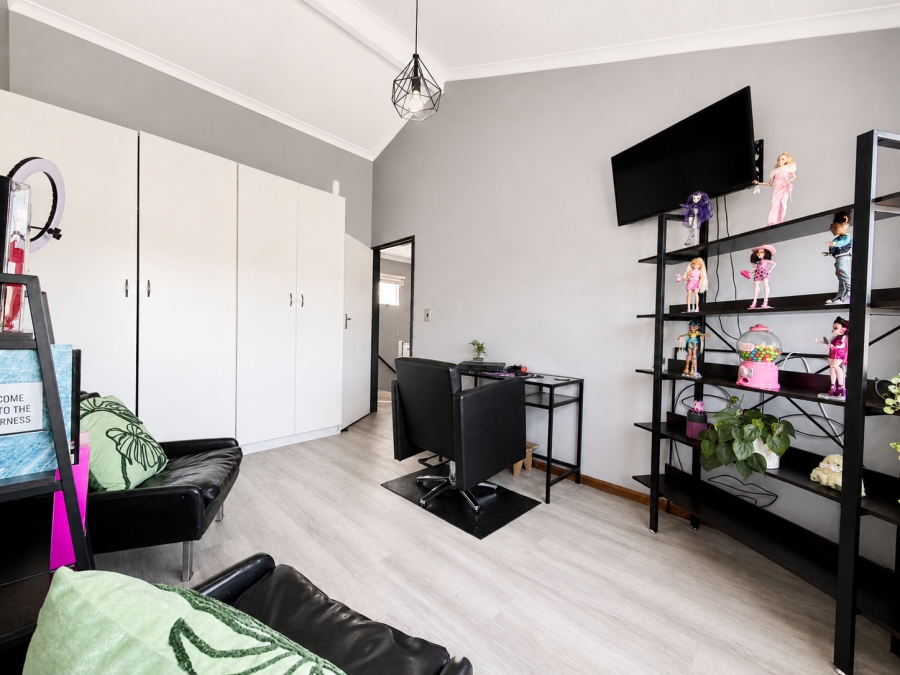 2 Bedroom Property for Sale in Table View Western Cape